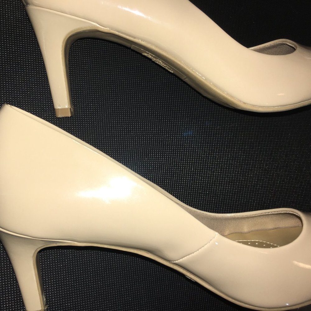 Dexflex Comfort Women's Shoes Beige Faux Patent C